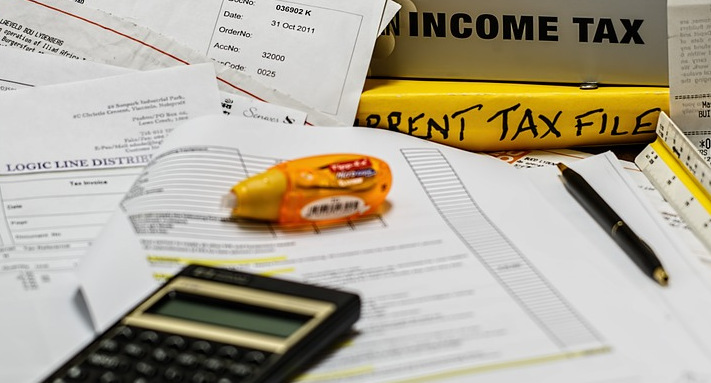 美國(guó)綠卡全球交稅，在中國(guó)上完稅的收入后，在美國(guó)還要上稅嗎？1